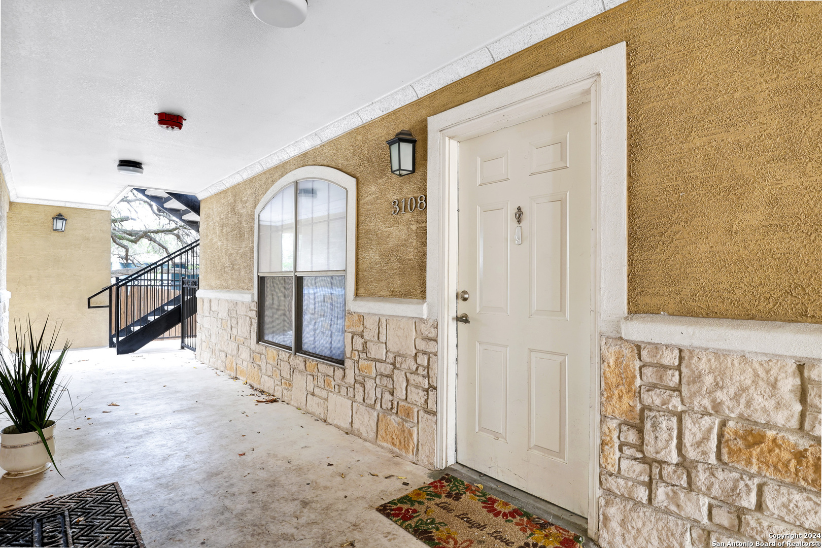 7323 Snowden Road, Unit 3108 San Antonio, TX 78229 - Photo 3 of 31 a view of a hallway with entryway and chandelier