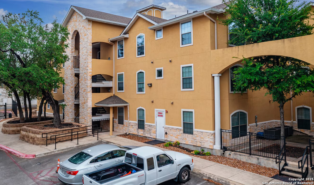 7323 Snowden Road, Unit 3108 San Antonio, TX 78240 - Photo 32 of 34 a front view of a house with balcony and garden