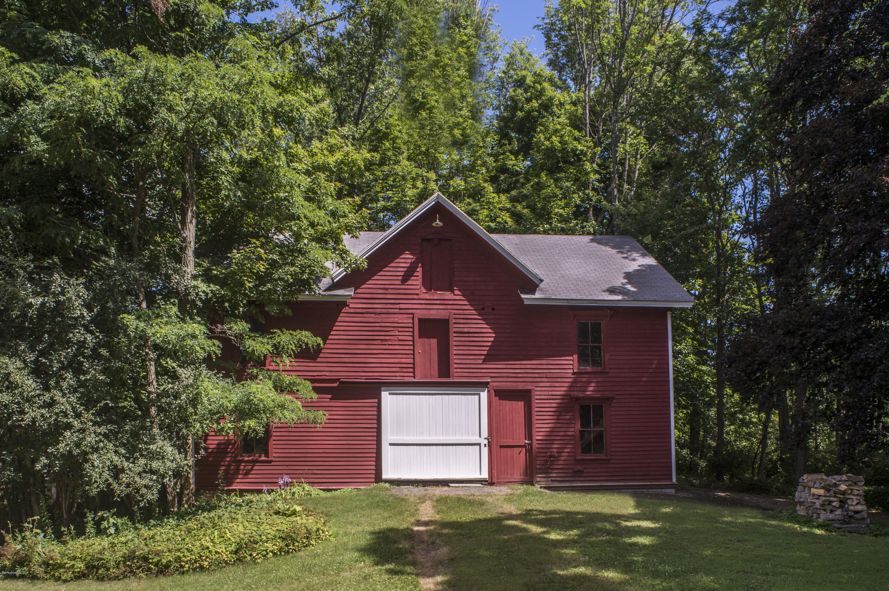 4 Willard Hill Road Stockbridge, MA 01266 - Photo 4 of 29 _DSC2162barn