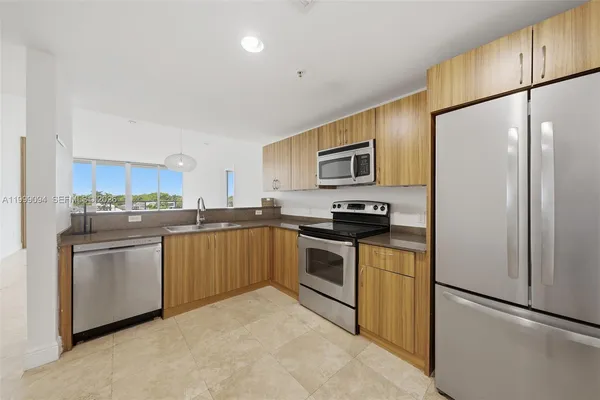 $3,800 | 6305 Indian Creek Drive, Unit 5D, Miami Beach, FL 33141