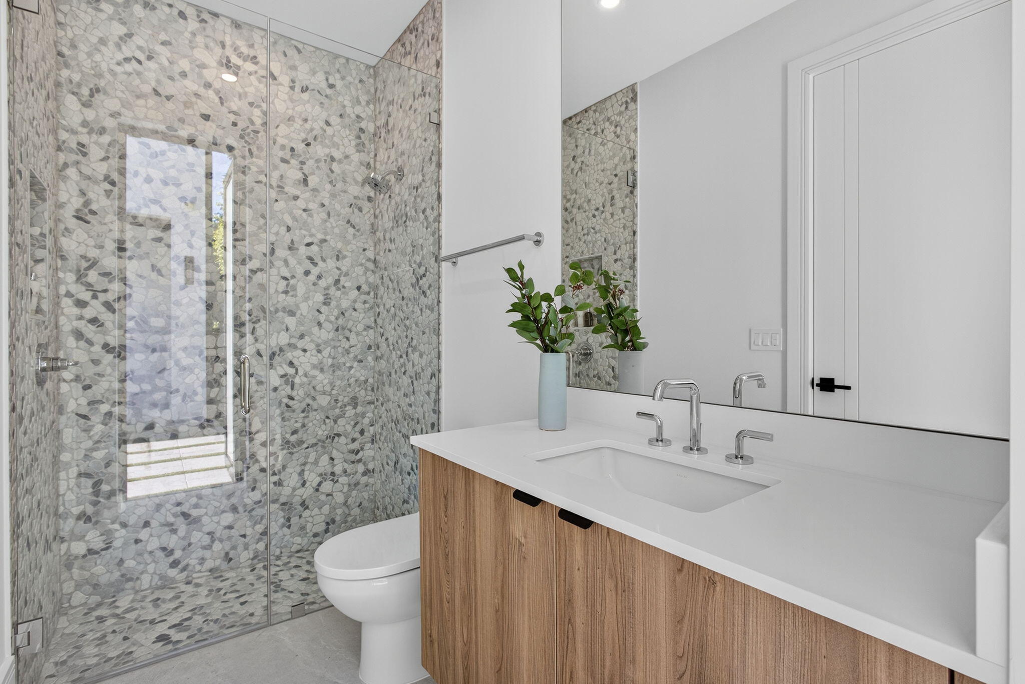 123 Murray Road West Palm Beach, FL 33405 - Photo 49 of 62 Guest house and Cabana bath