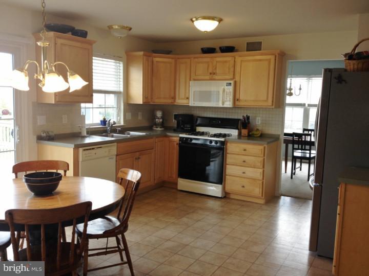 2501 Simon Drive Sinking Spring, PA 19608 - Photo 6 of 20 Kitchen