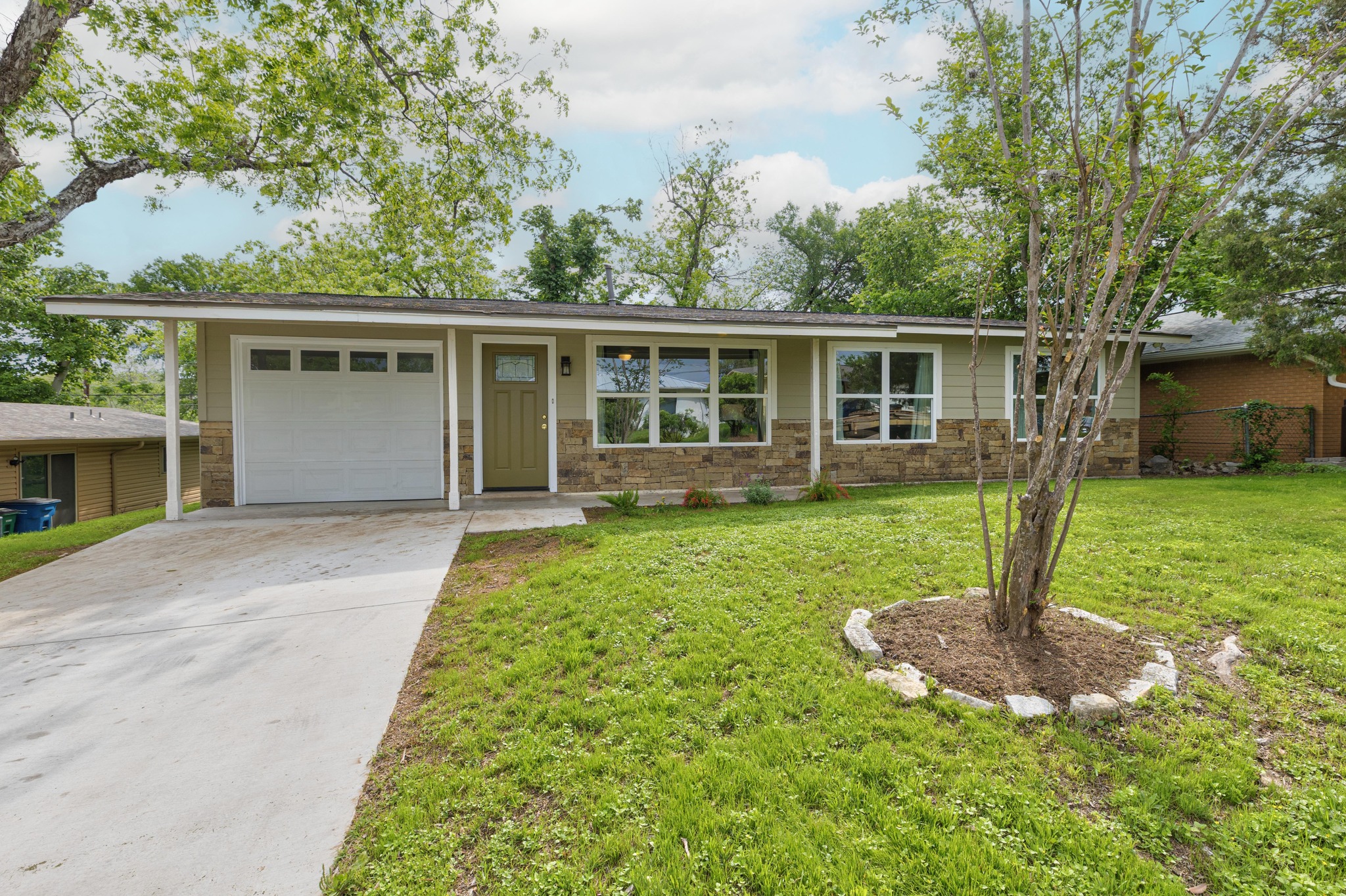 1813 Loreto Drive Austin, TX 78721 - Photo 1 of 28