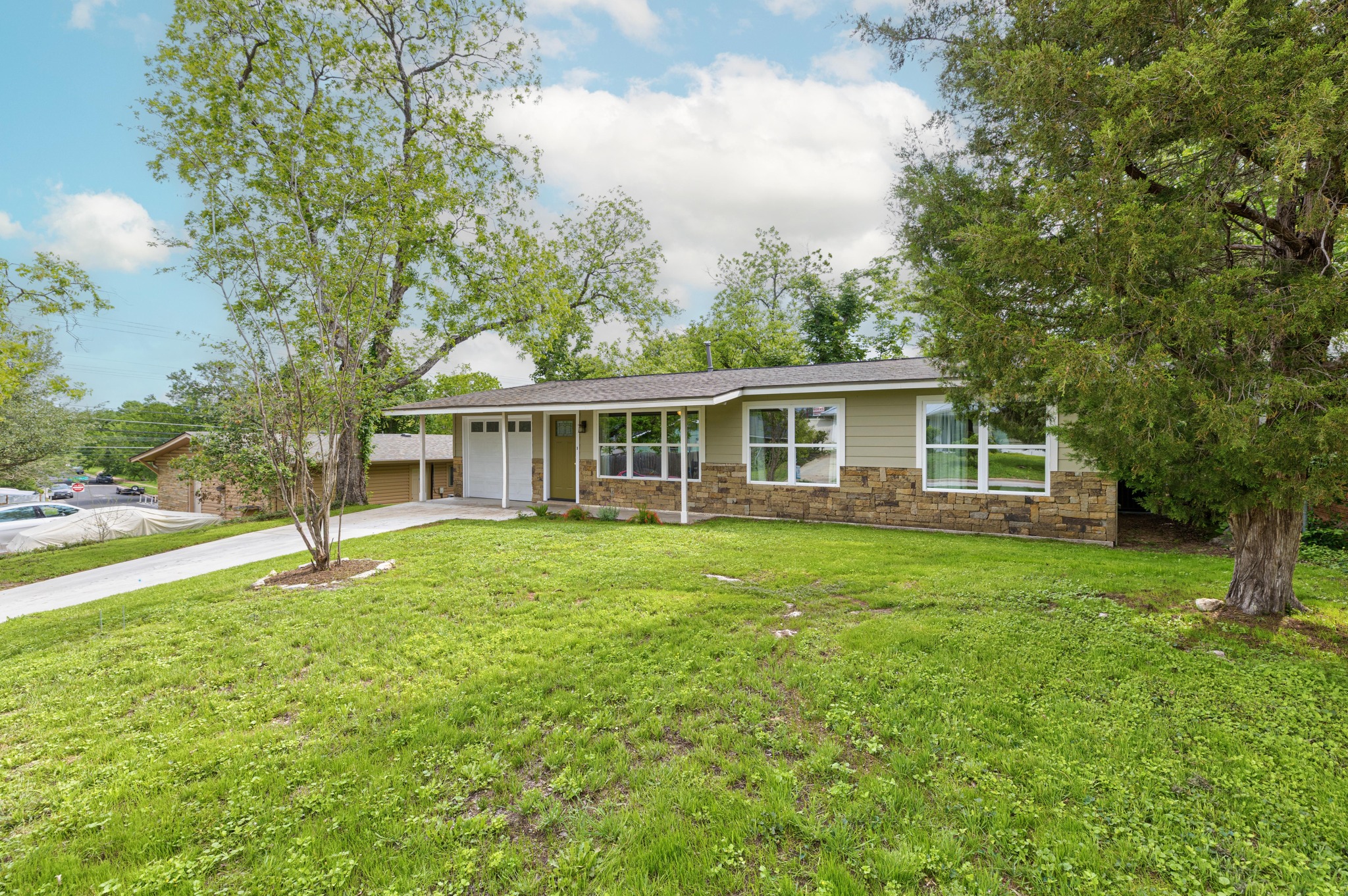 1813 Loreto Drive Austin, TX 78721 - Photo 2 of 28