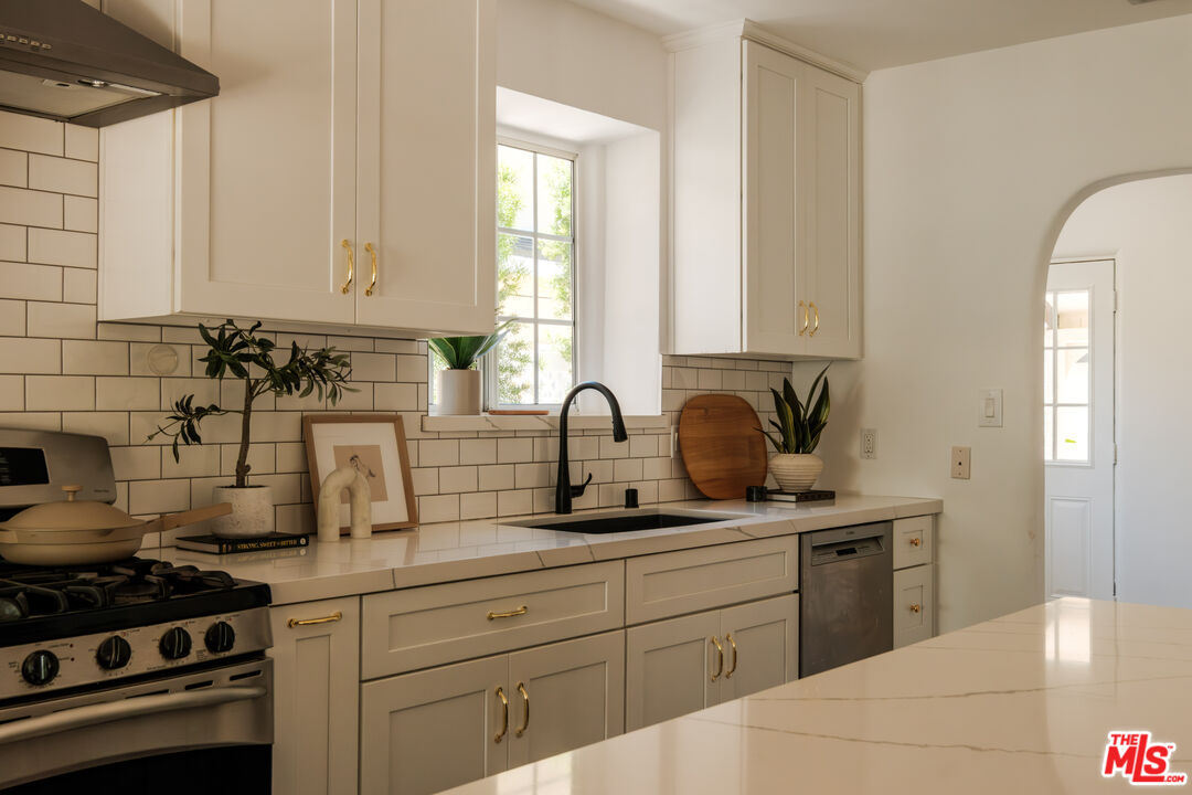 3739 Virginia Road Los Angeles, CA 90016 - Photo 16 of 72