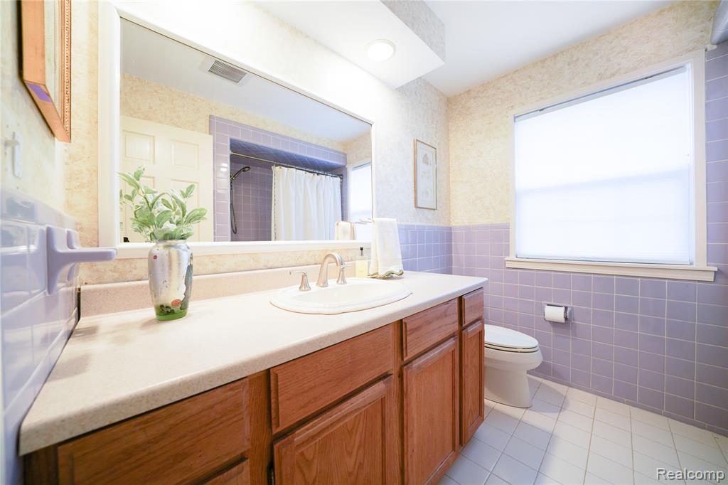 34361 Quaker Valley Road Farmington Hills, MI 48331 - Photo 38 of 62 Gallery Image 38