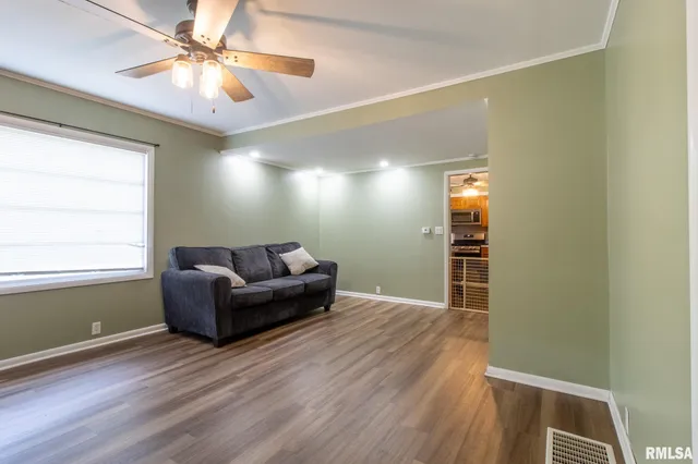 $119,900 | 405 South State Street, East Galesburg, IL 61430