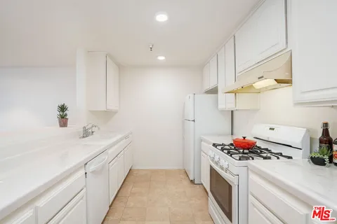 a close view of sink and tap