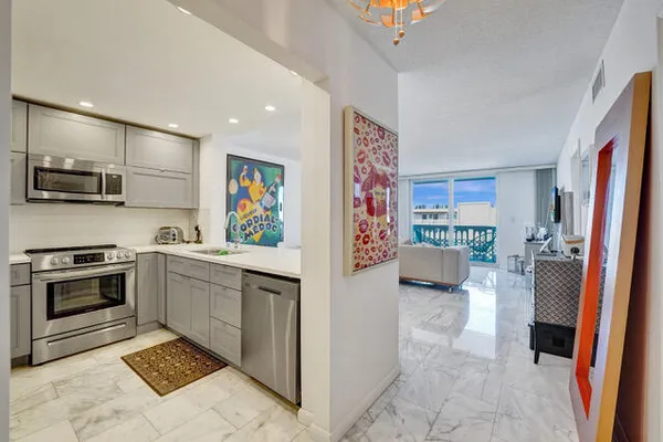 $199,000 | 401 Northeast 14th Avenue, Unit 705, Hallandale, FL 33009