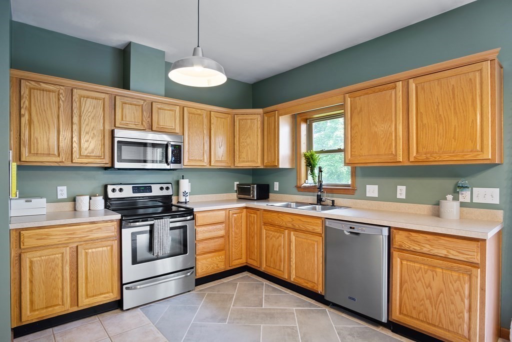 14 Arrowsic Street Worcester, MA 01606 - Photo 11 of 34 Gallery Image 11
