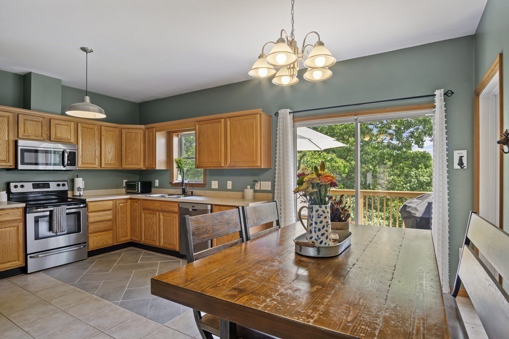 14 Arrowsic Street Worcester, MA 01606 - Photo 6 of 34 Gallery Image 6