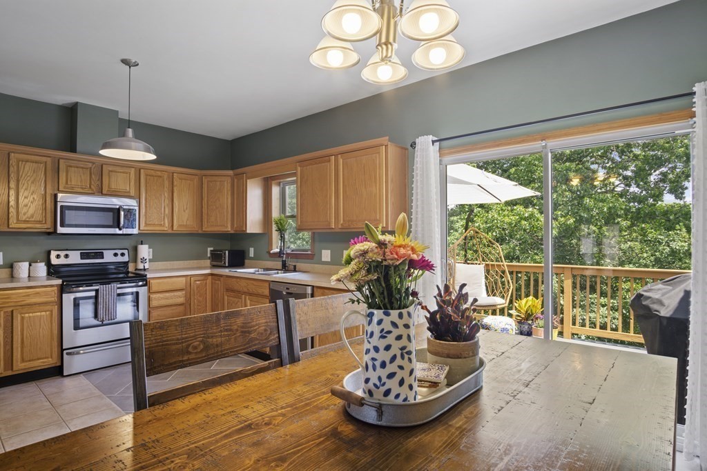 14 Arrowsic Street Worcester, MA 01606 - Photo 7 of 34 Gallery Image 7