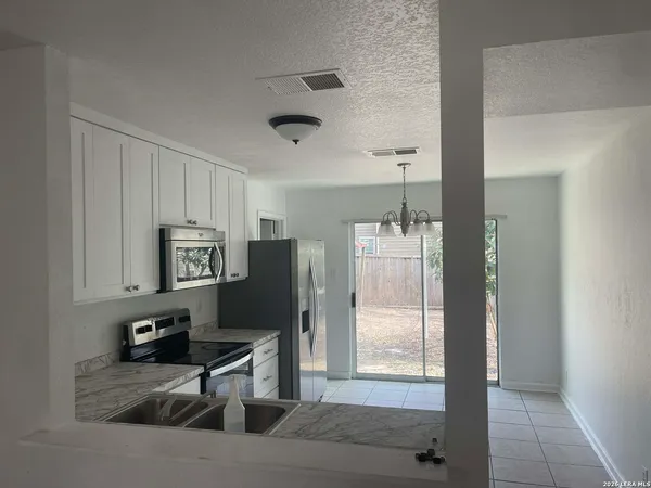 $1,600 | 22 Badger Street, San Antonio, TX 78220