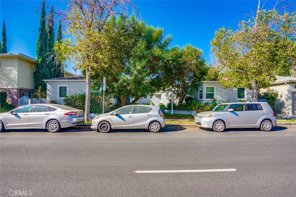 a view of a cars parked in front of a house