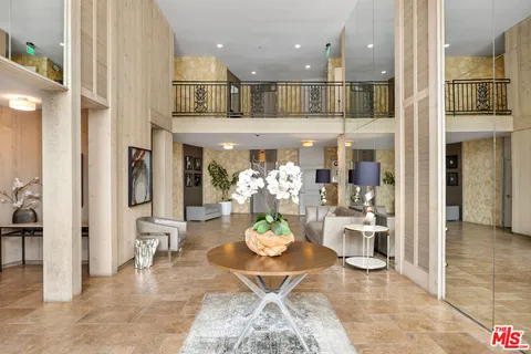$949,000 | 809 South Bundy Drive, Unit 205, Los Angeles, CA 90049