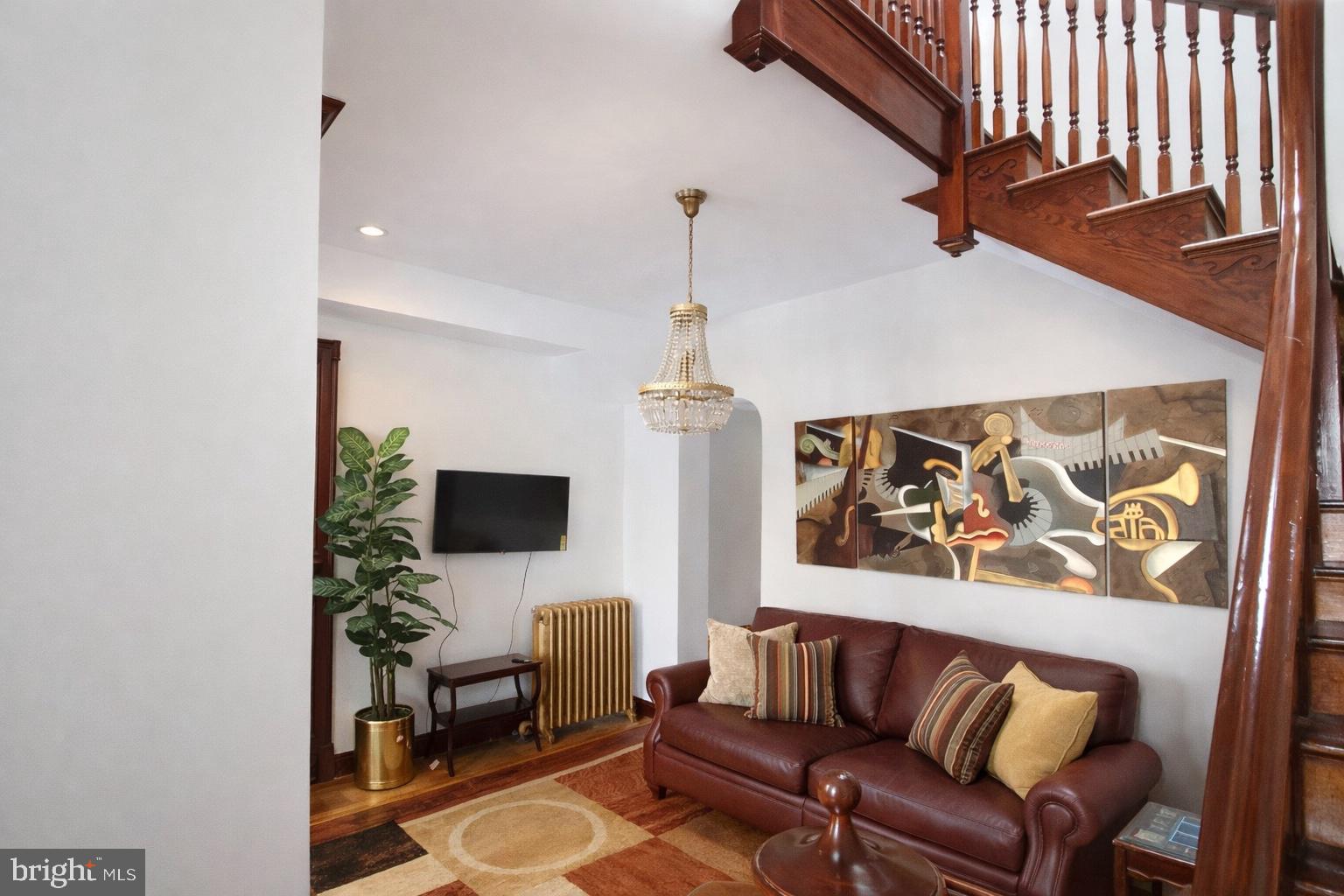 1122 Columbia Road Northwest Washington, DC 20009 - Photo 4 of 42 Main level living room