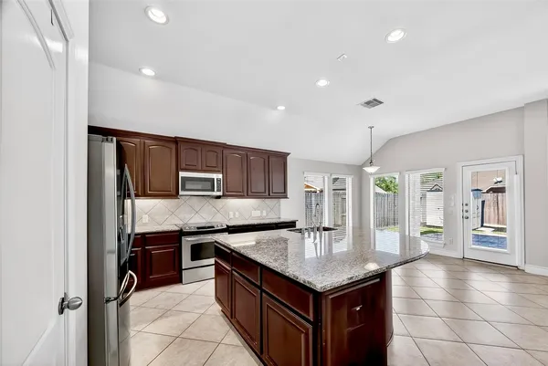 $2,800 | 13603 Summer Cloud Lane, Pearland, TX 77584