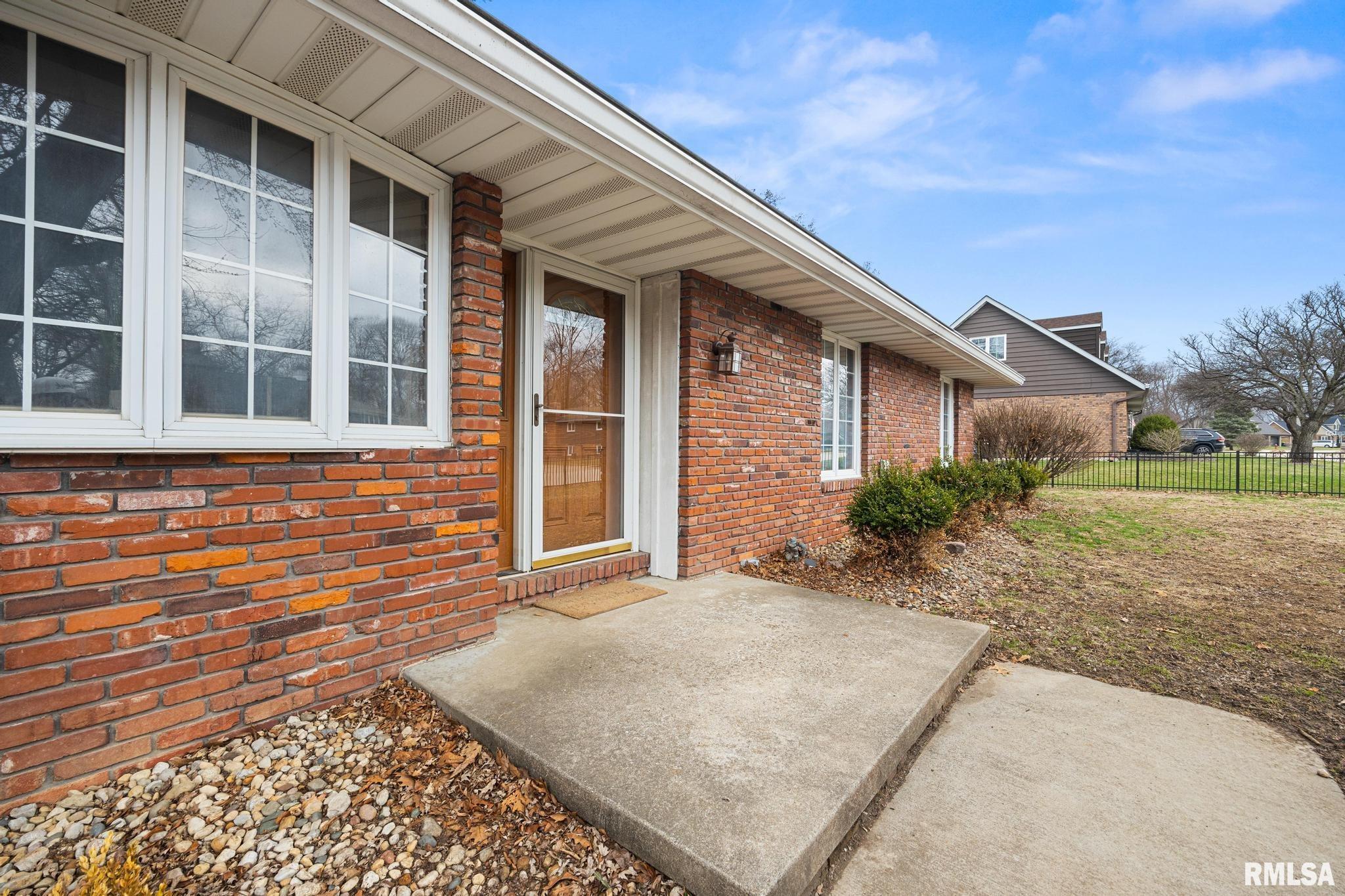 85 Hickory Ridge Court Morton, IL 61550 - Photo 4 of 43