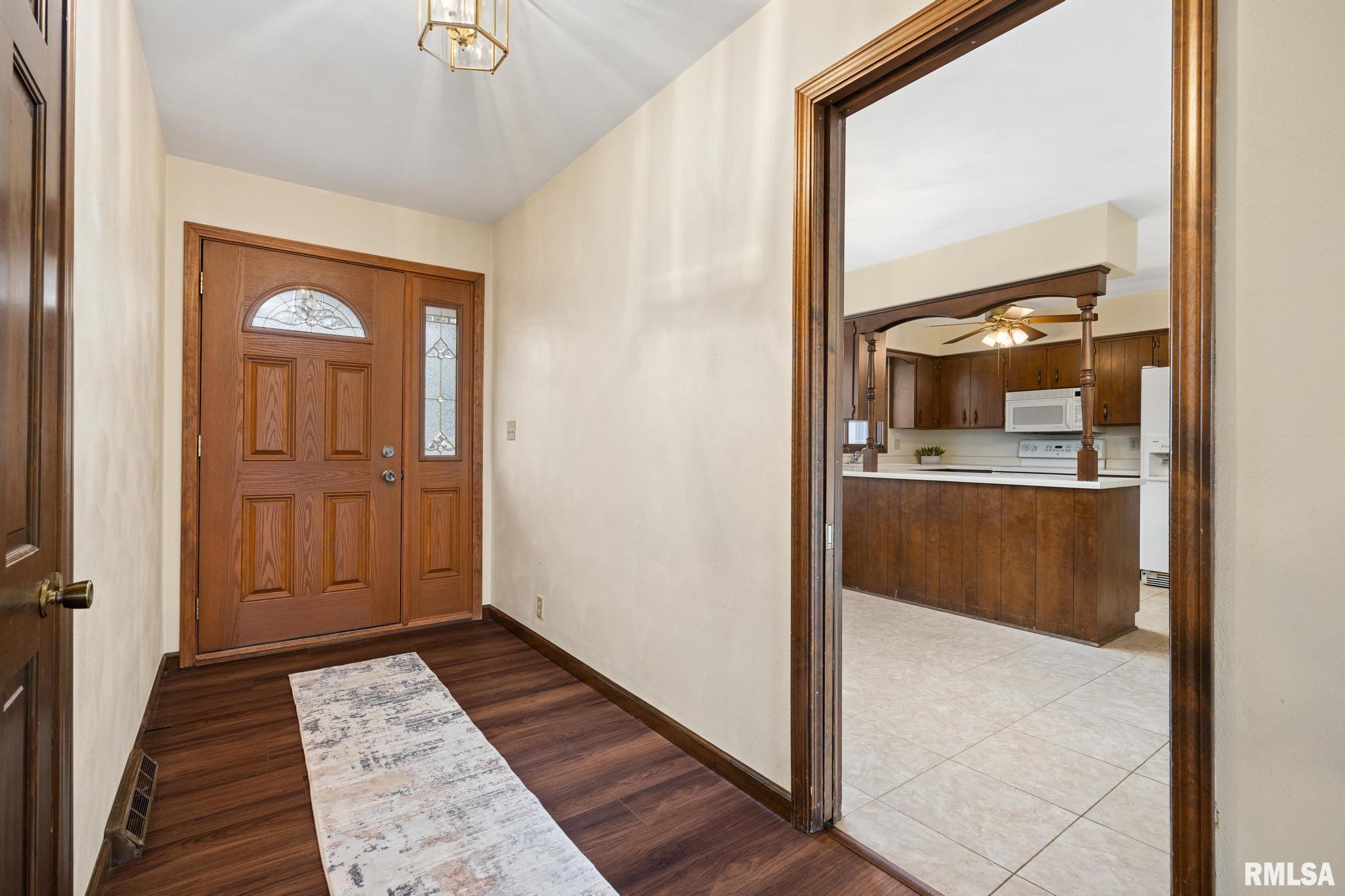 85 Hickory Ridge Court Morton, IL 61550 - Photo 5 of 43