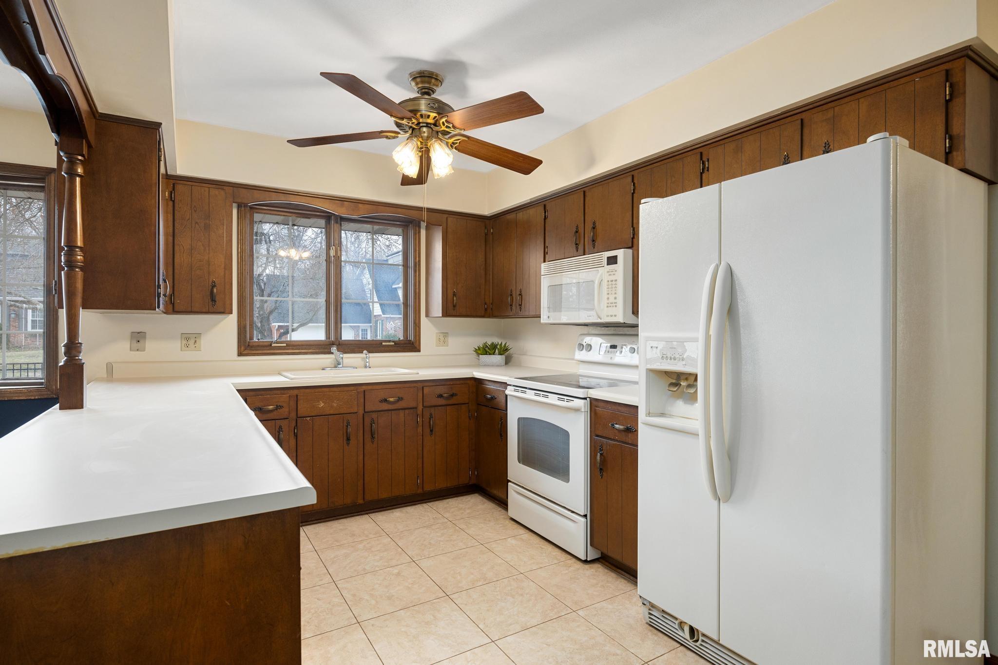 85 Hickory Ridge Court Morton, IL 61550 - Photo 9 of 43