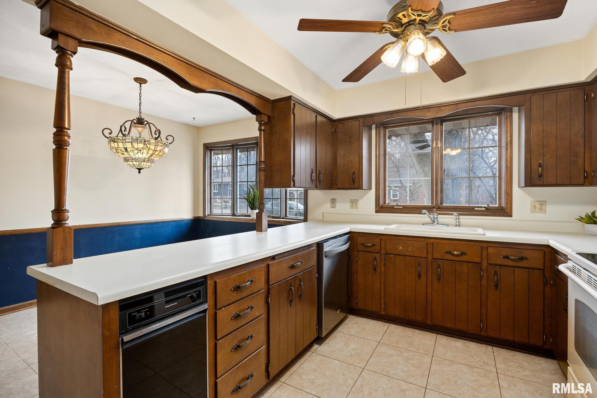 85 Hickory Ridge Court Morton, IL 61550 - Photo 10 of 43