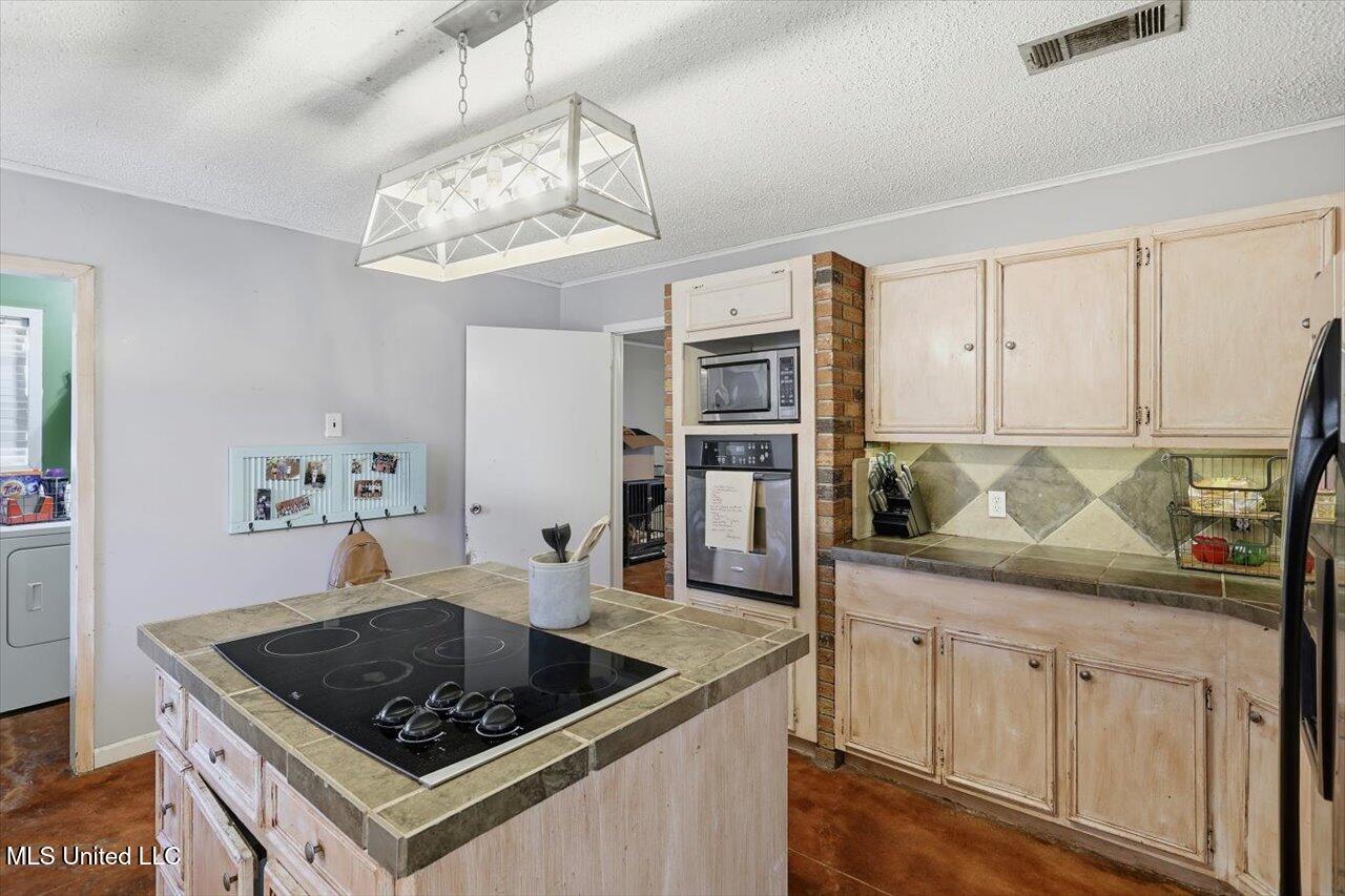 277 Mountain Creek Farm Road Florence, MS 39073 - Photo 11 of 31 11-277 Mountain Creek Farm Rd _ Home Tou