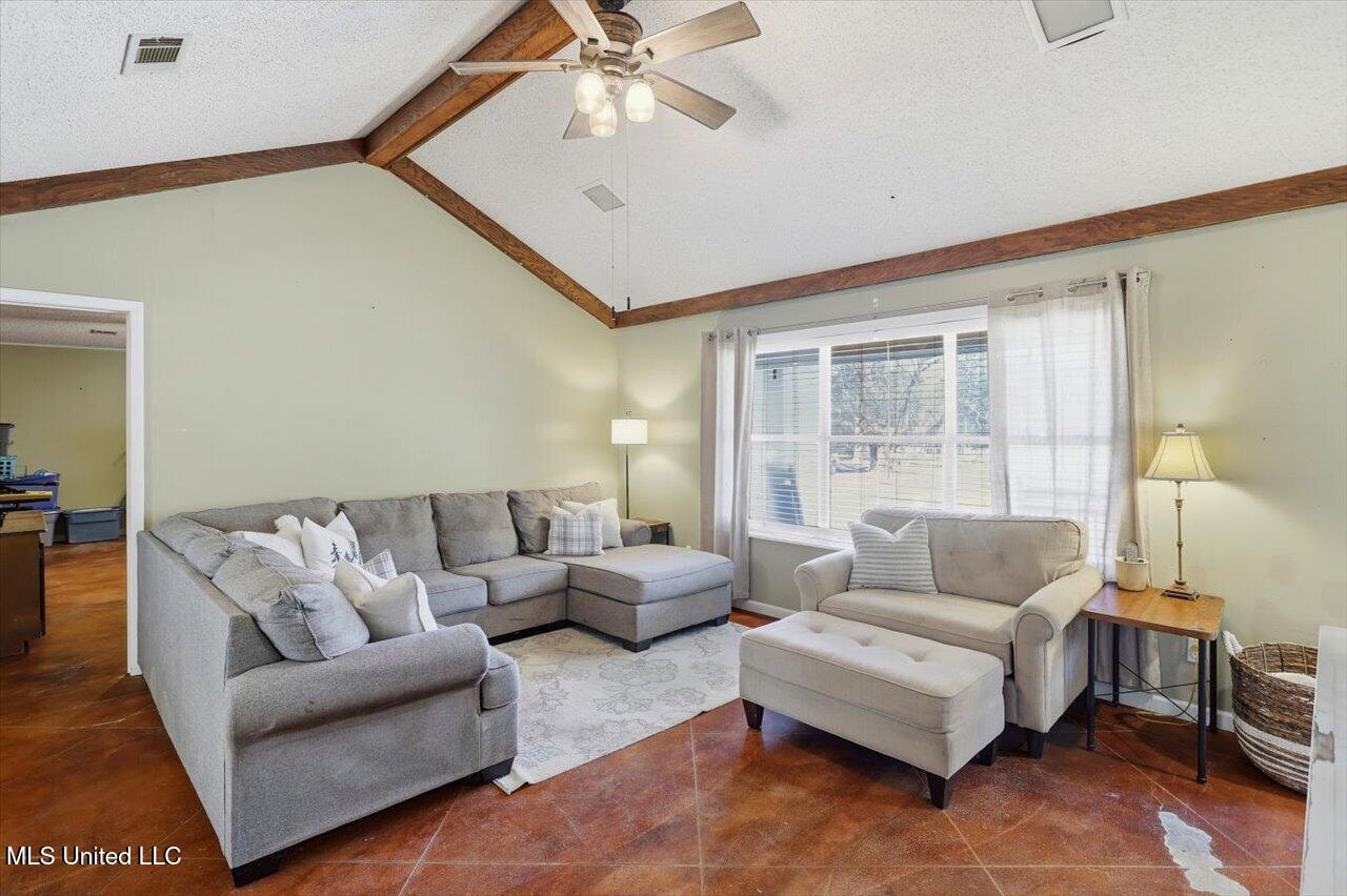 277 Mountain Creek Farm Road Florence, MS 39073 - Photo 7 of 31 07-277 Mountain Creek Farm Rd _ Home Tou