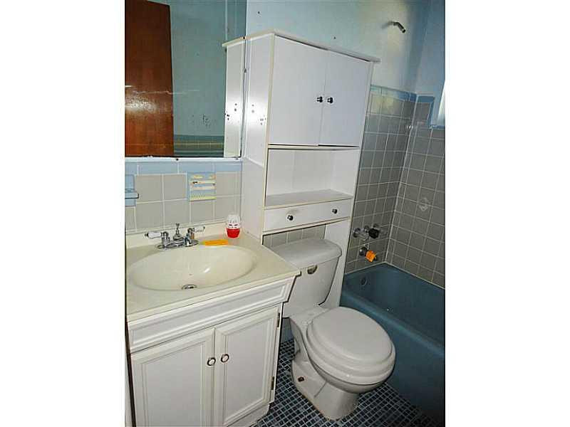 5737 Simms Street Hollywood, FL 33021 - Photo 18 of 26 Bathroom