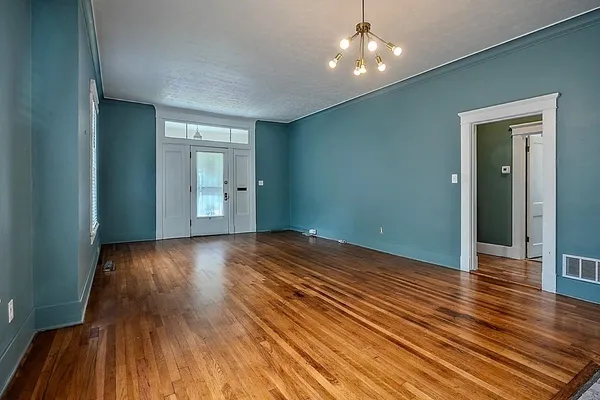 $319,000 | 1930 Walker Avenue, Memphis, TN 38104