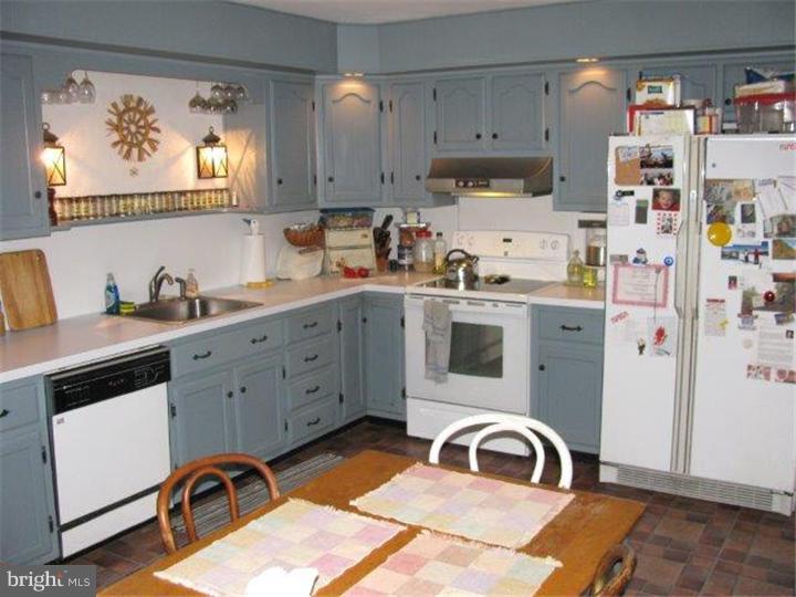 69 Mill Road Fleetwood, PA 19522 - Photo 10 of 15 Kitchen
