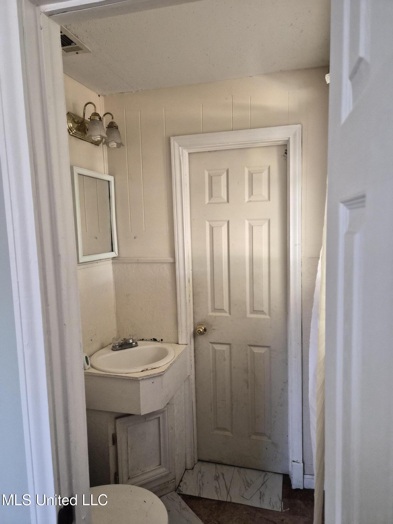 201 Mable Street Hattiesburg, MS 39401 - Photo 20 of 23 22 Jake Martin