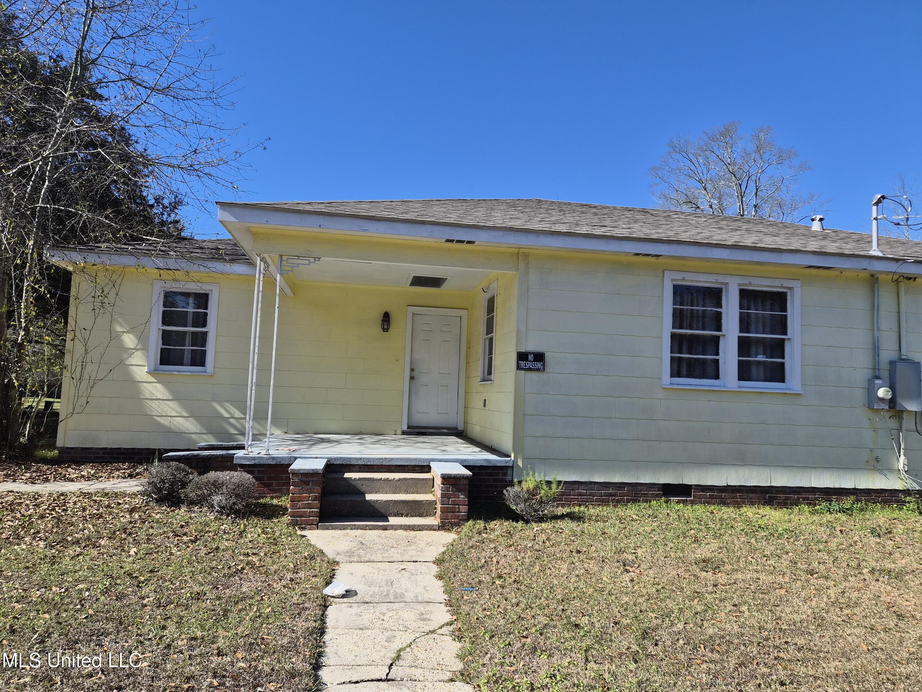 201 Mable Street Hattiesburg, MS 39401 - Photo 2 of 23 2 Jake Martin