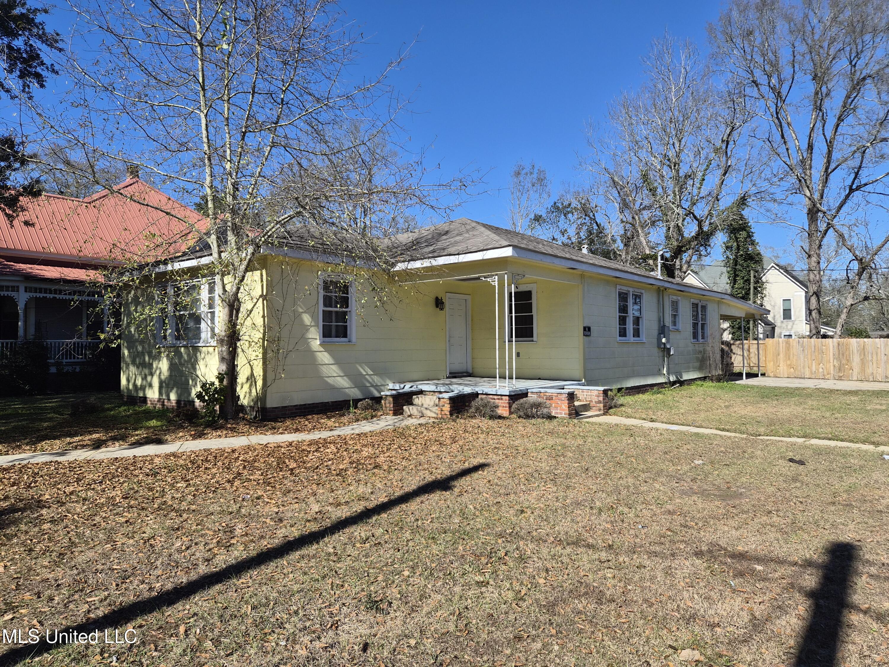 201 Mable Street Hattiesburg, MS 39401 - Photo 3 of 23 3 Jake Martin