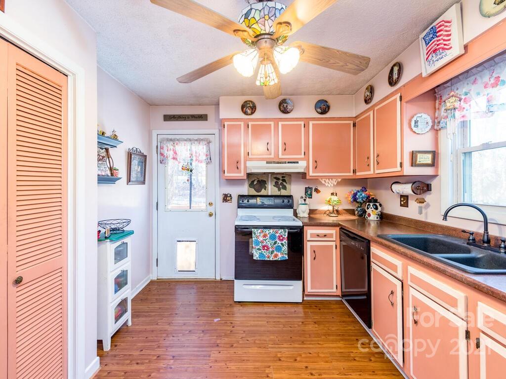1 Fair Oaks Road Arden, NC 28704 - Photo 10 of 29 Gallery Image 10