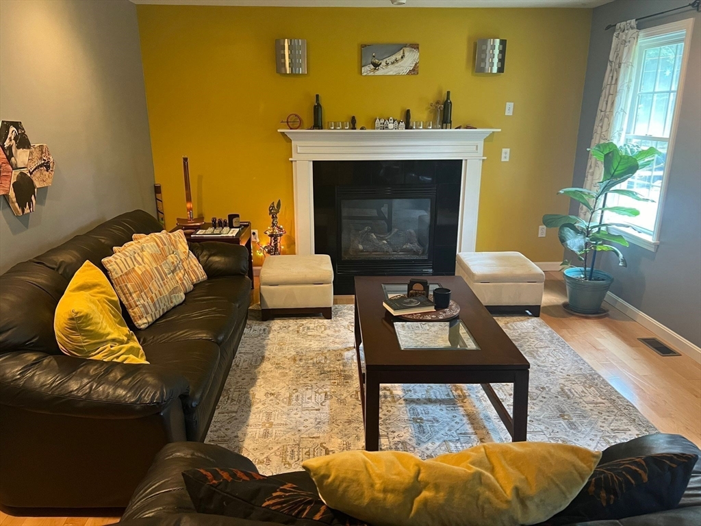 76 Stagecoach Road Holliston, MA 01746 - Photo 3 of 37