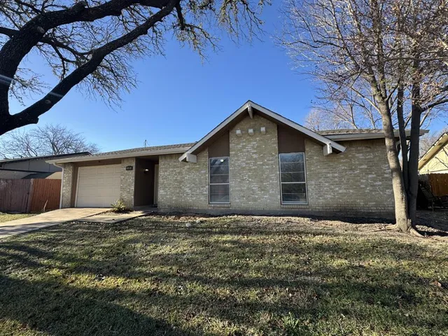 $2,095 | 3521 South Elm Drive, Grand Prairie, TX 75052