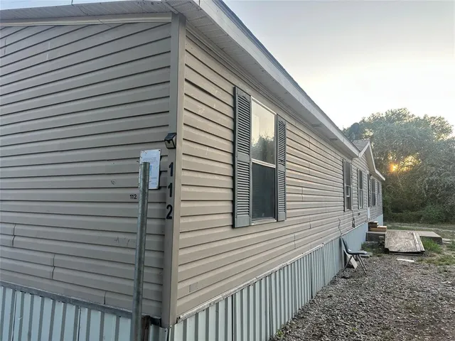 a view of a back yard