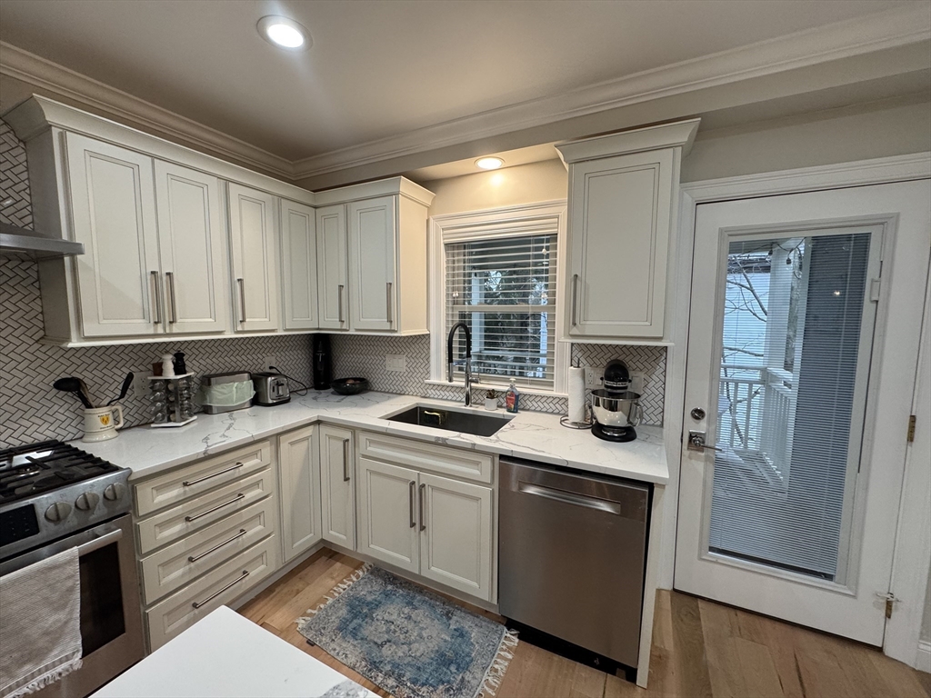 11 Eliot Street, Unit 3 Boston, MA 02130 - Photo 4 of 17