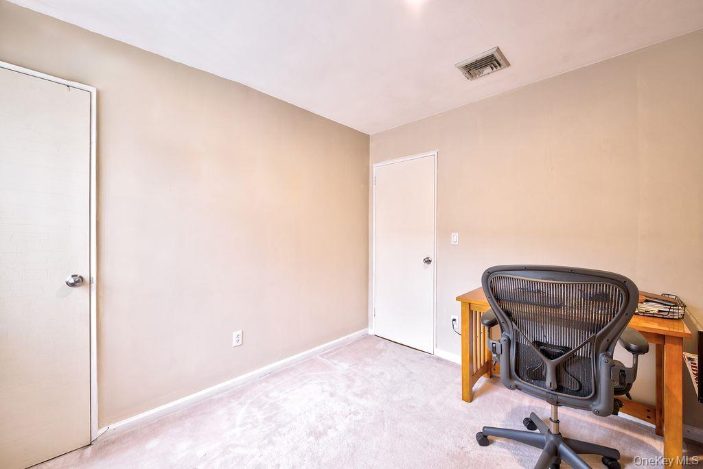 1662 Sherbourne Road Valley Stream, NY 11580 - Photo 20 of 27
