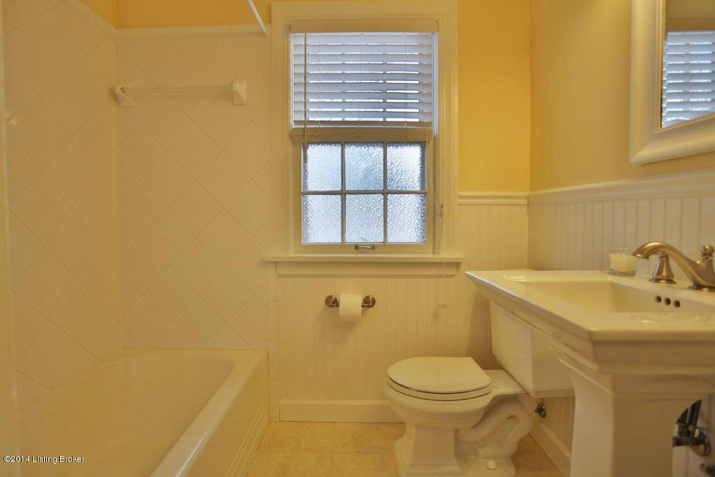 613 Upland Road Louisville, KY 40206 - Photo 24 of 40 1st Floor Full Bathroom