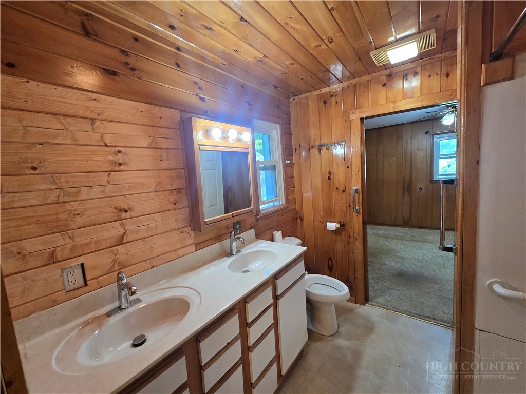 159 Hubert Street Newland, NC 28657 - Photo 17 of 40