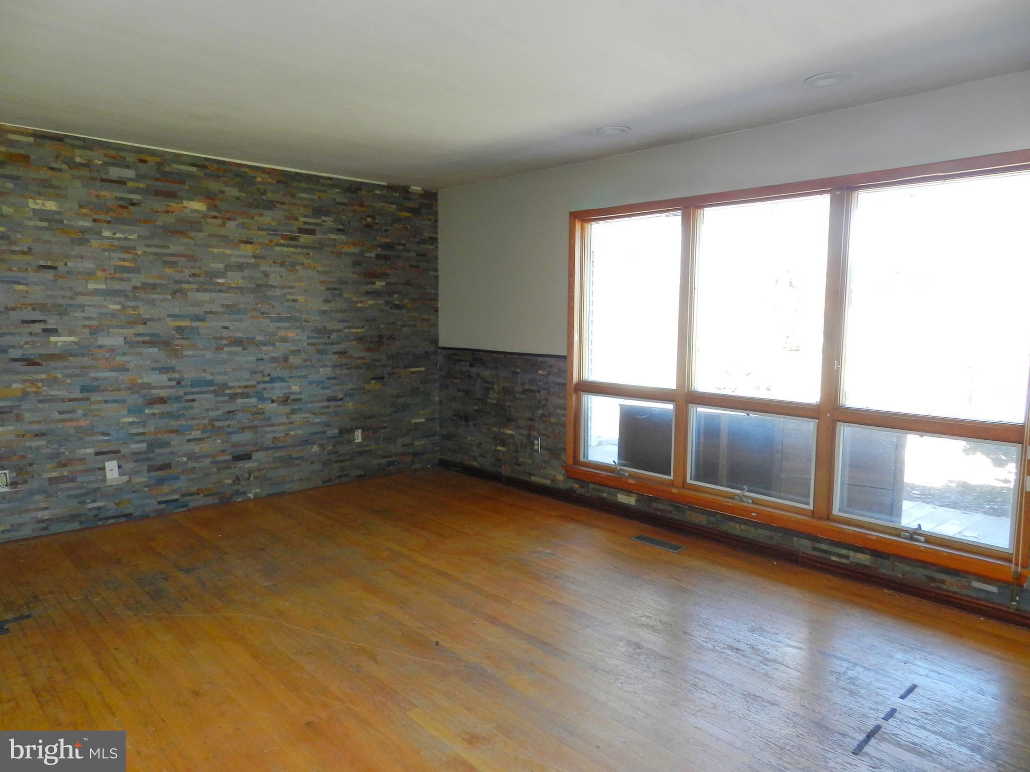 1055 Pine Tree Drive Slatington, PA 18080 - Photo 11 of 39