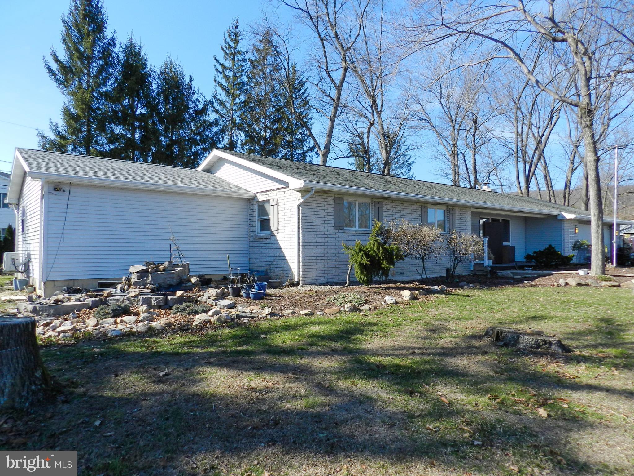 1055 Pine Tree Drive Slatington, PA 18080 - Photo 3 of 39
