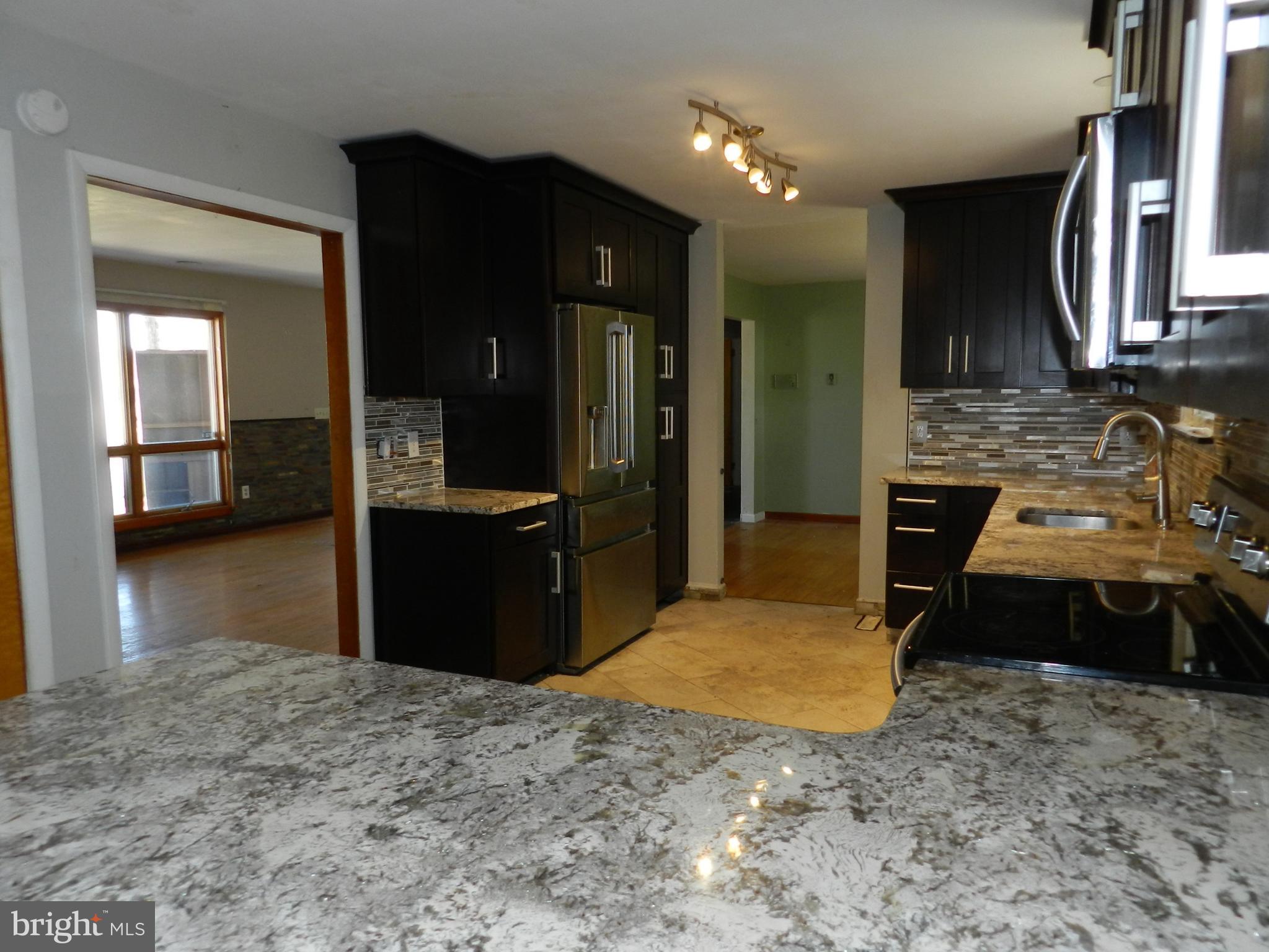 1055 Pine Tree Drive Slatington, PA 18080 - Photo 8 of 39