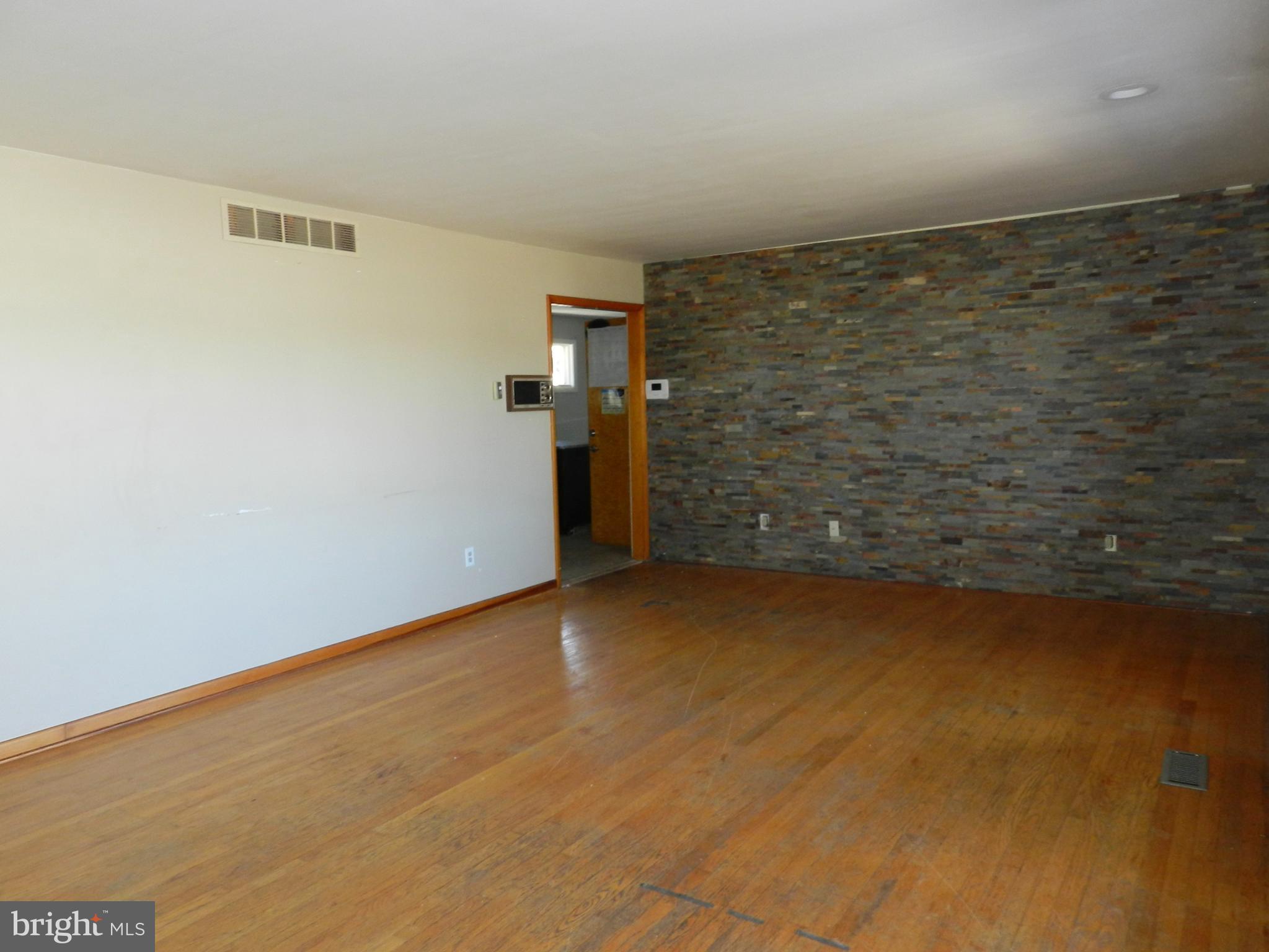 1055 Pine Tree Drive Slatington, PA 18080 - Photo 10 of 39