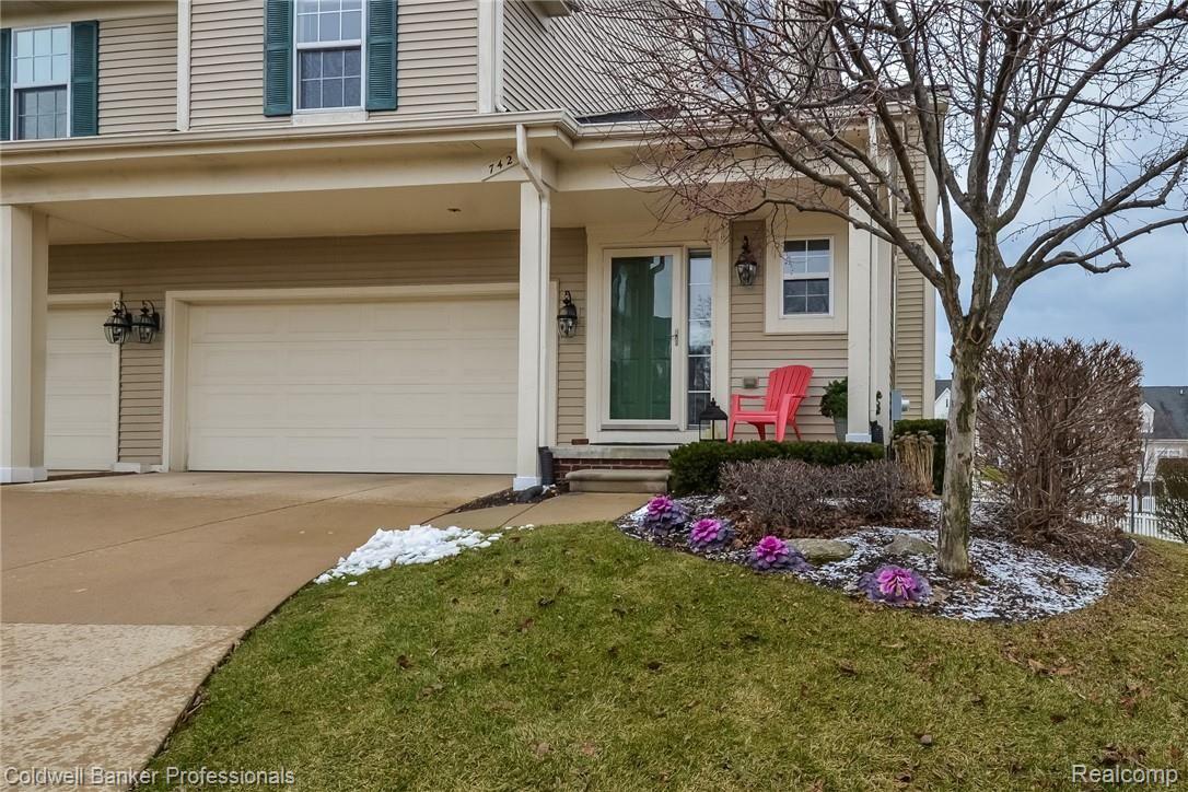 742 East Bluff Court Rochester, MI 48306 - Photo 3 of 60 002-photo-front-view-6655972.jpg