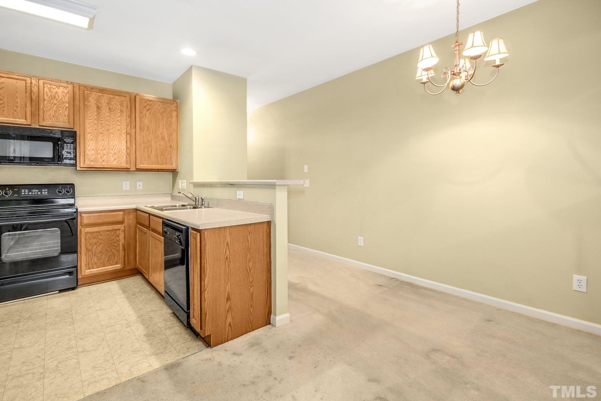 8325 Martello Lane Raleigh, NC 27613 - Photo 3 of 11 Gallery Image 3