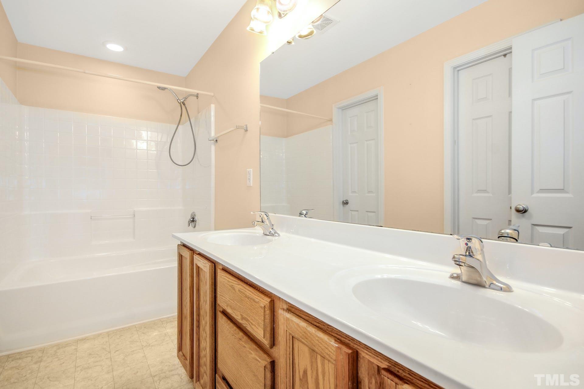 8325 Martello Lane Raleigh, NC 27613 - Photo 7 of 11 Gallery Image 7