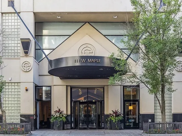 $2,250 | 111 West Maple Street, Unit 1208, Chicago, IL 60610
