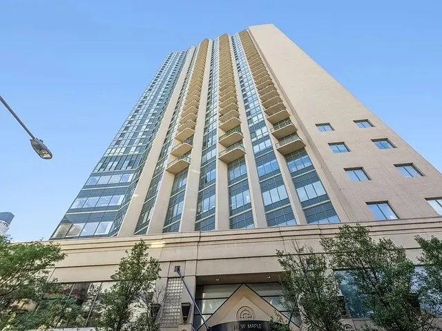 $2,250 | 111 West Maple Street, Unit 1208, Chicago, IL 60610